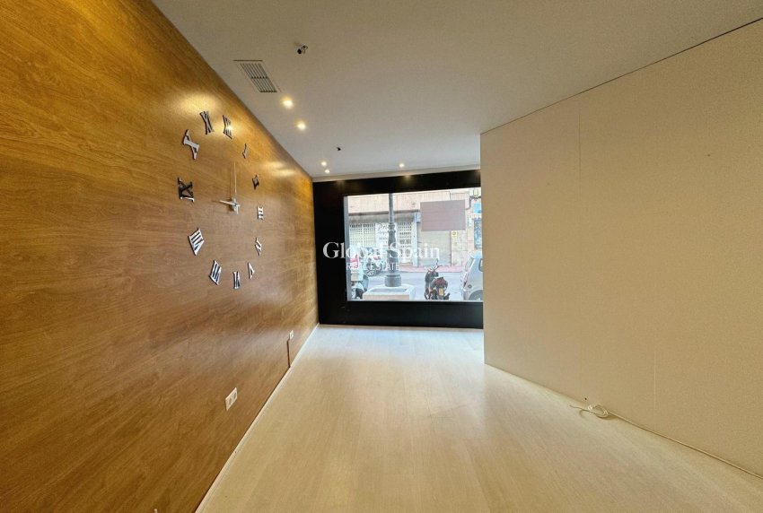 Wederverkoop - COMMERCIEEL VASTGOED -
GUARDAMAR DEL SEGURA