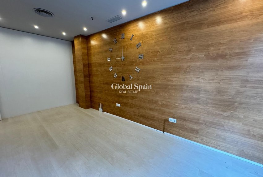 Wederverkoop - COMMERCIEEL VASTGOED -
GUARDAMAR DEL SEGURA