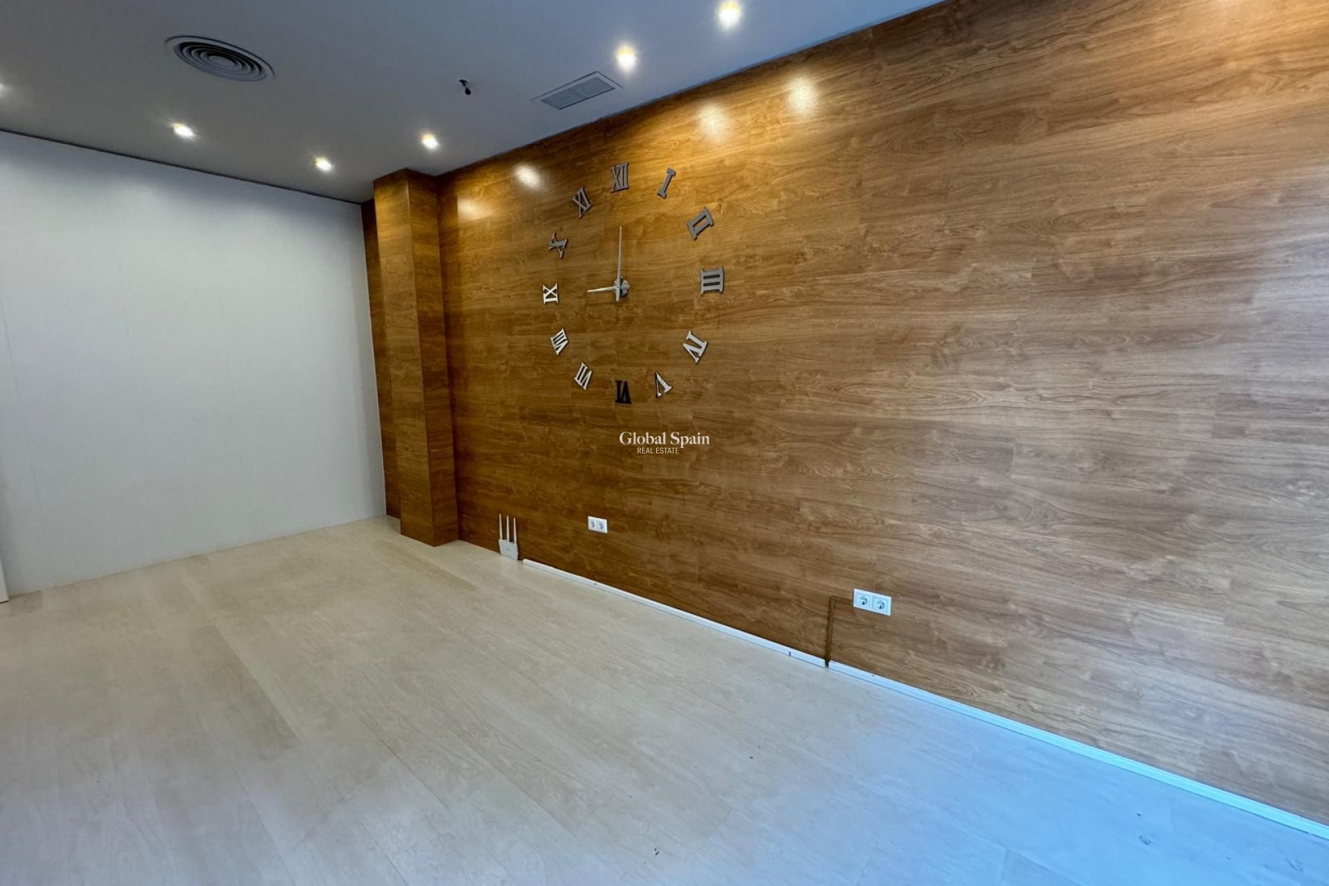 Wederverkoop - COMMERCIEEL VASTGOED -
GUARDAMAR DEL SEGURA