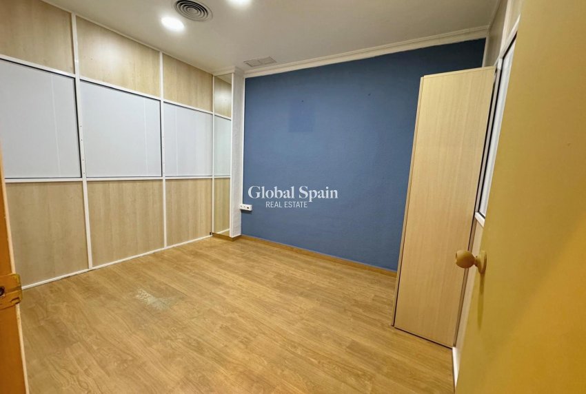 Wederverkoop - COMMERCIEEL VASTGOED -
GUARDAMAR DEL SEGURA