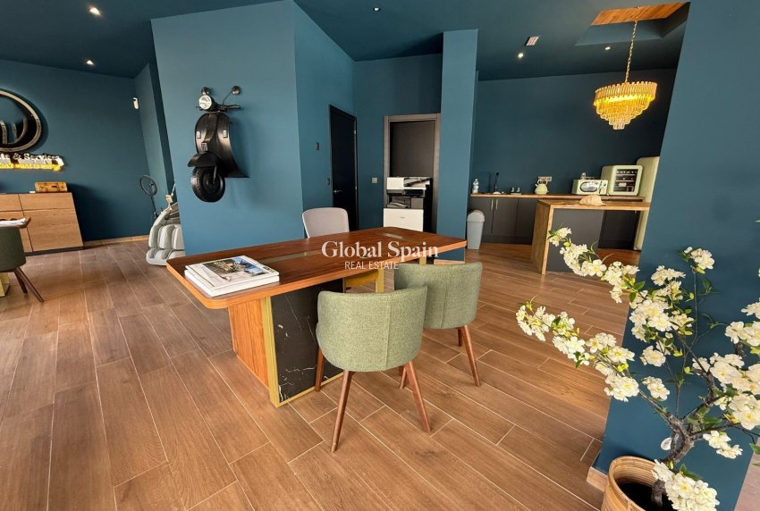 Wederverkoop - COMMERCIEEL VASTGOED -
PALMA - Mallorca