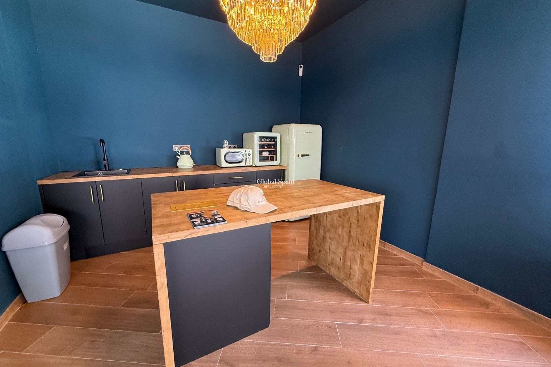 Wederverkoop - COMMERCIEEL VASTGOED -
PALMA - Mallorca