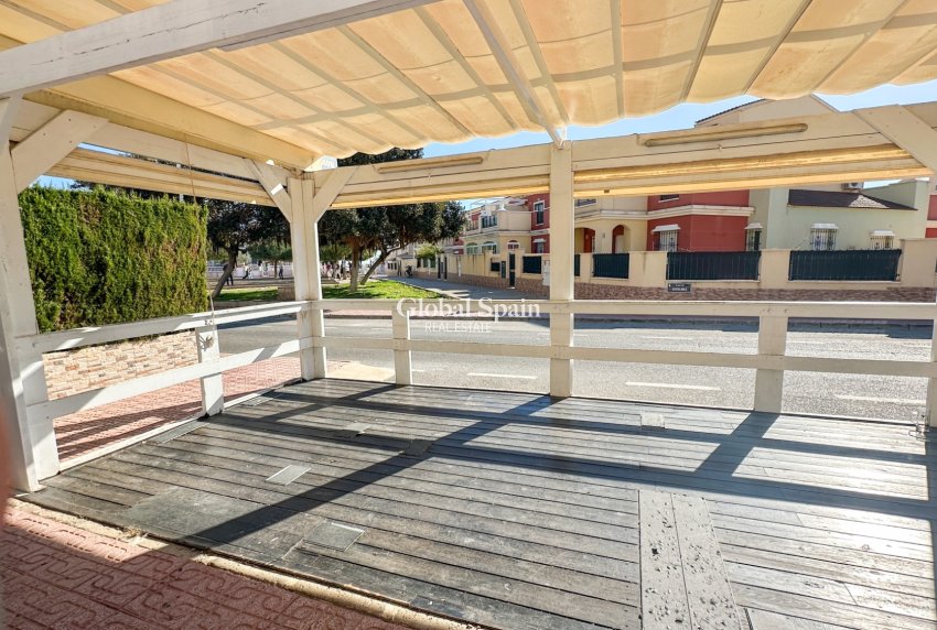 Wederverkoop - COMMERCIEEL VASTGOED -
TORREVIEJA - Aguas Nuevas