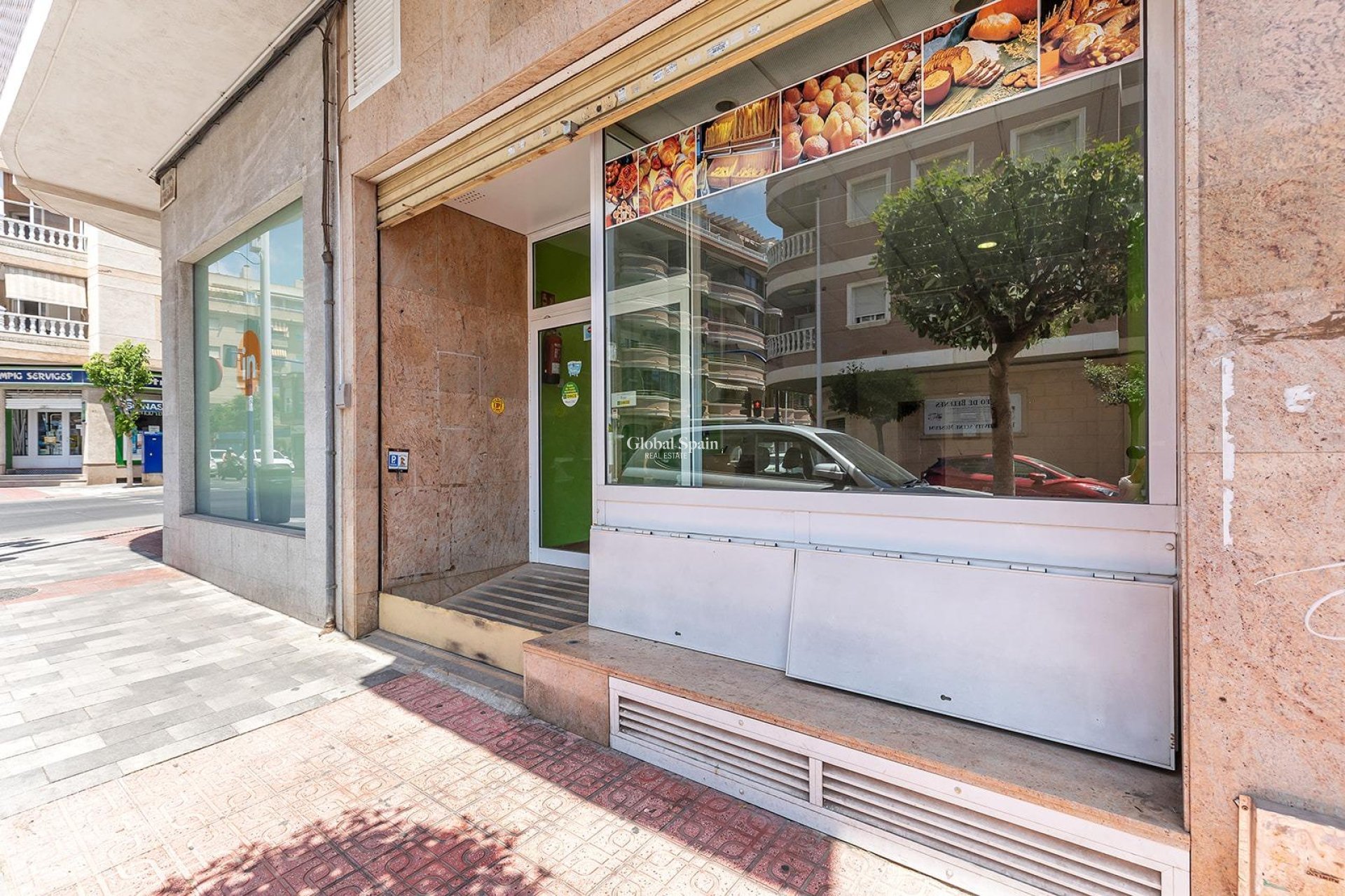 Wederverkoop - COMMERCIEEL VASTGOED -
TORREVIEJA - Centro