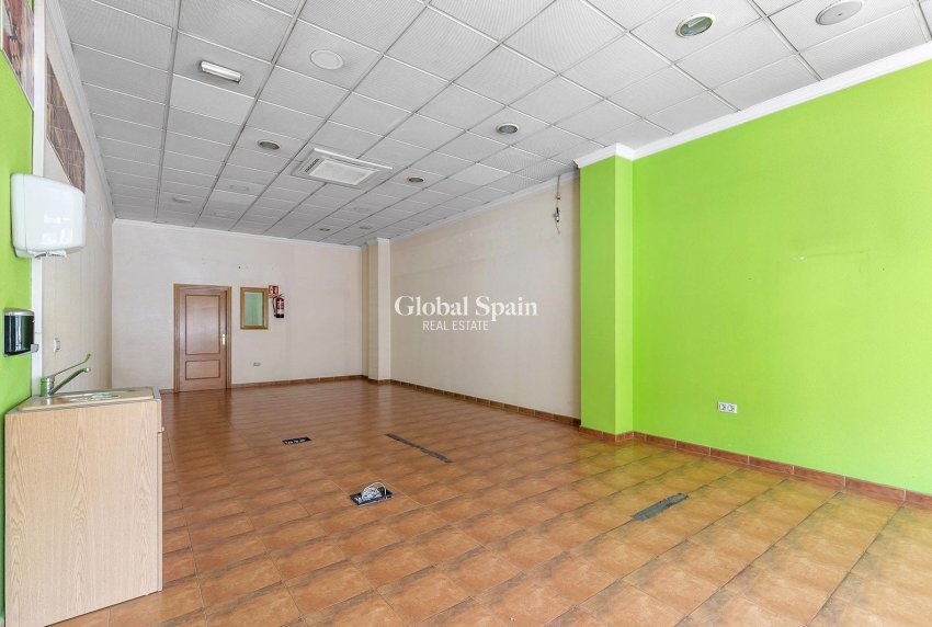 Wederverkoop - COMMERCIEEL VASTGOED -
TORREVIEJA - Centro