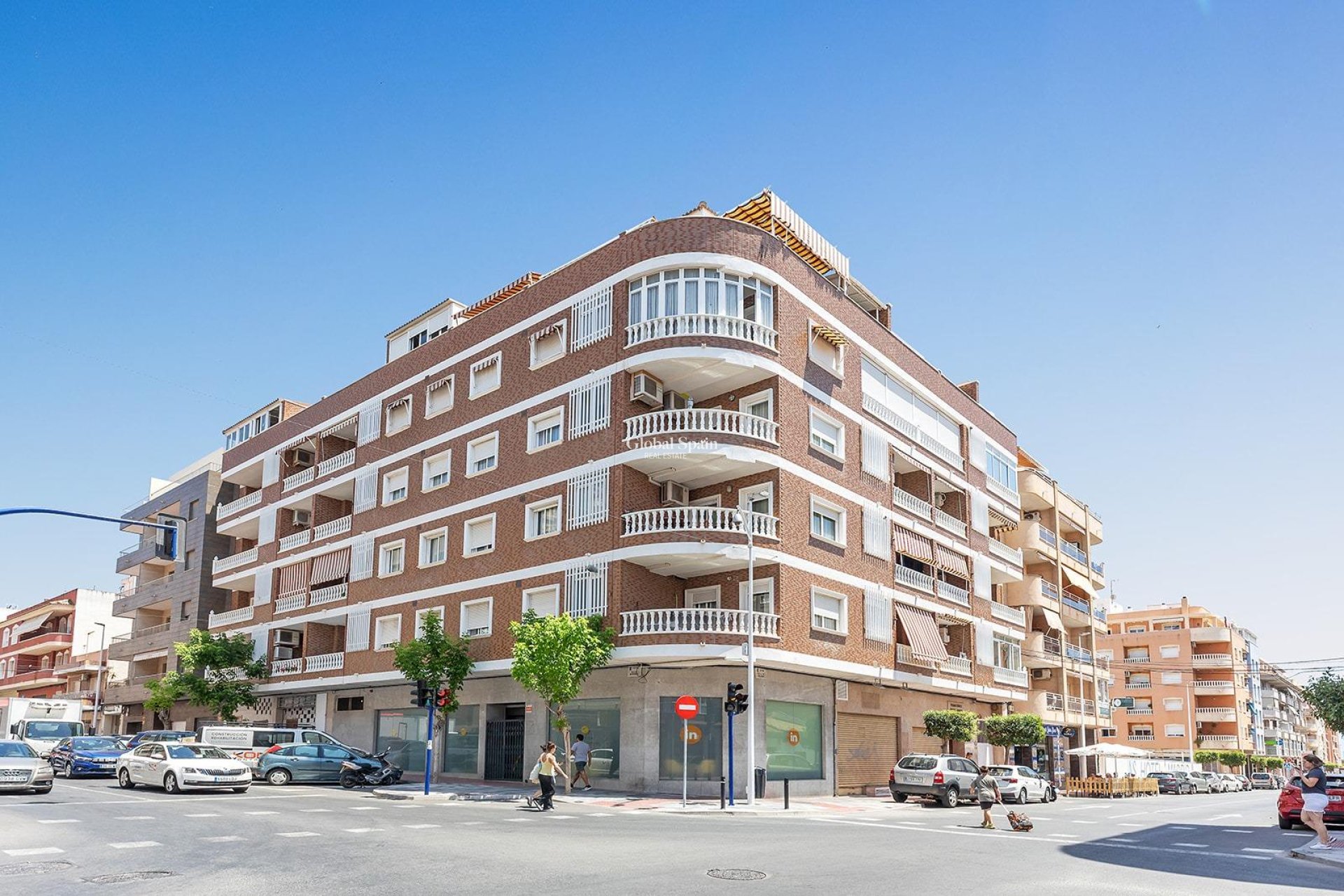Wederverkoop - COMMERCIEEL VASTGOED -
TORREVIEJA - Centro