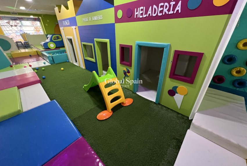 Wederverkoop - COMMERCIEEL VASTGOED -
TORREVIEJA - Costa Blanca Sur