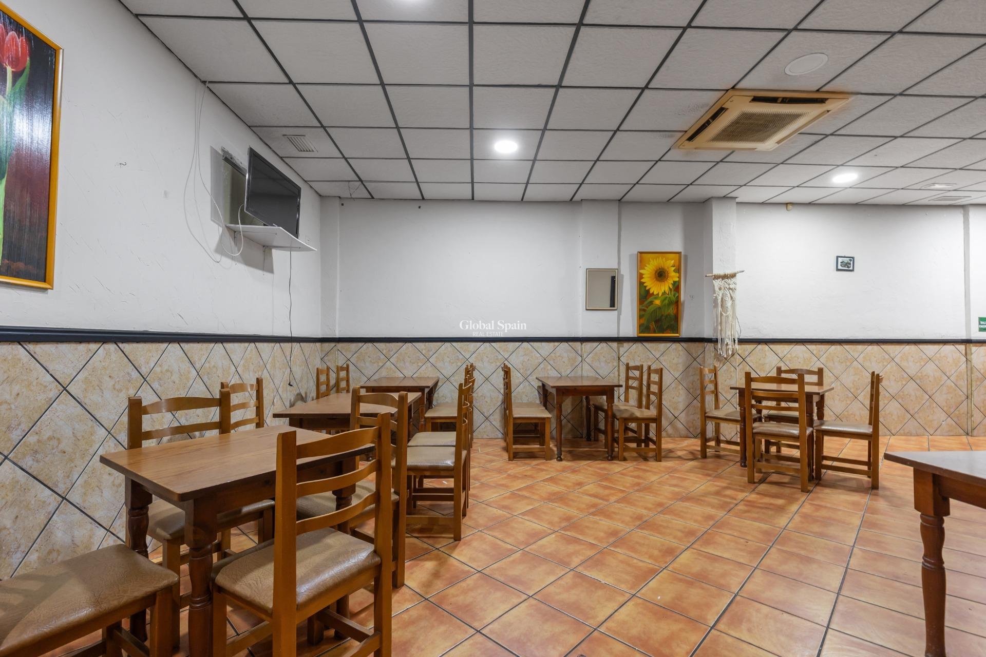 Wederverkoop - COMMERCIEEL VASTGOED -
TORREVIEJA - Estacion de autobuses