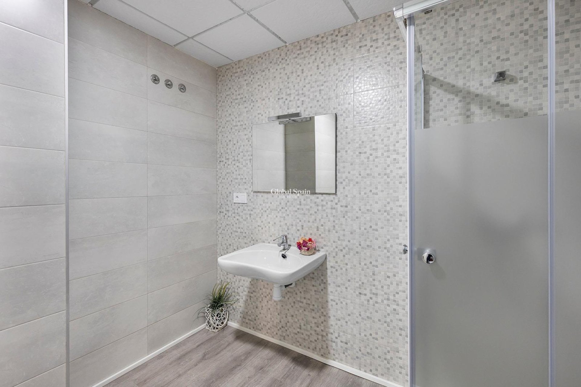 Wederverkoop - COMMERCIEEL VASTGOED -
TORREVIEJA - La Mata pueblo