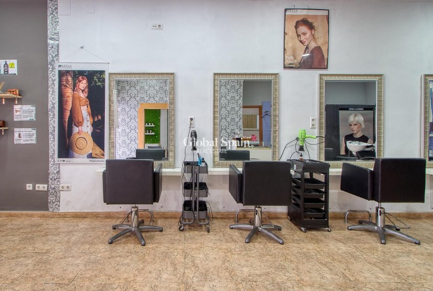 Wederverkoop - COMMERCIEEL VASTGOED -
TORREVIEJA - La Mata