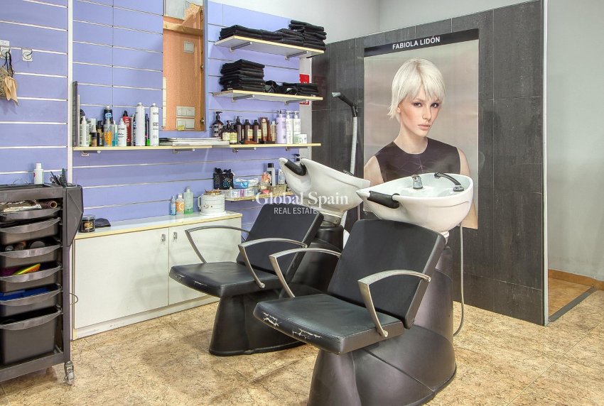 Wederverkoop - COMMERCIEEL VASTGOED -
TORREVIEJA - La Mata