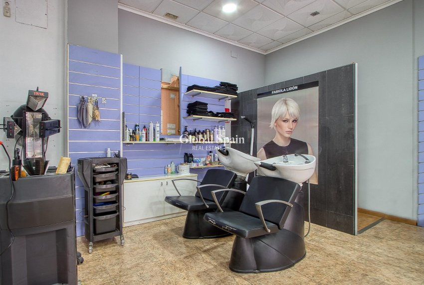 Wederverkoop - COMMERCIEEL VASTGOED -
TORREVIEJA - La Mata