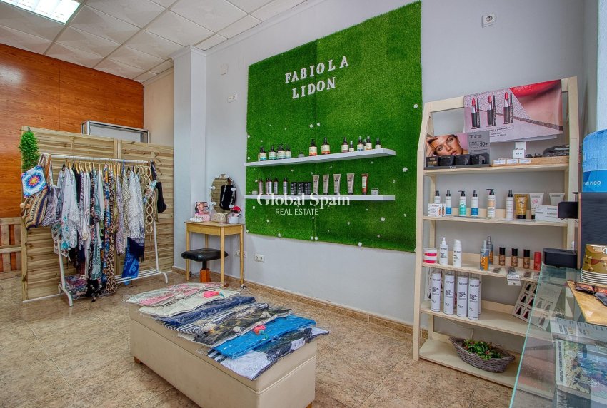 Wederverkoop - COMMERCIEEL VASTGOED -
TORREVIEJA - La Mata