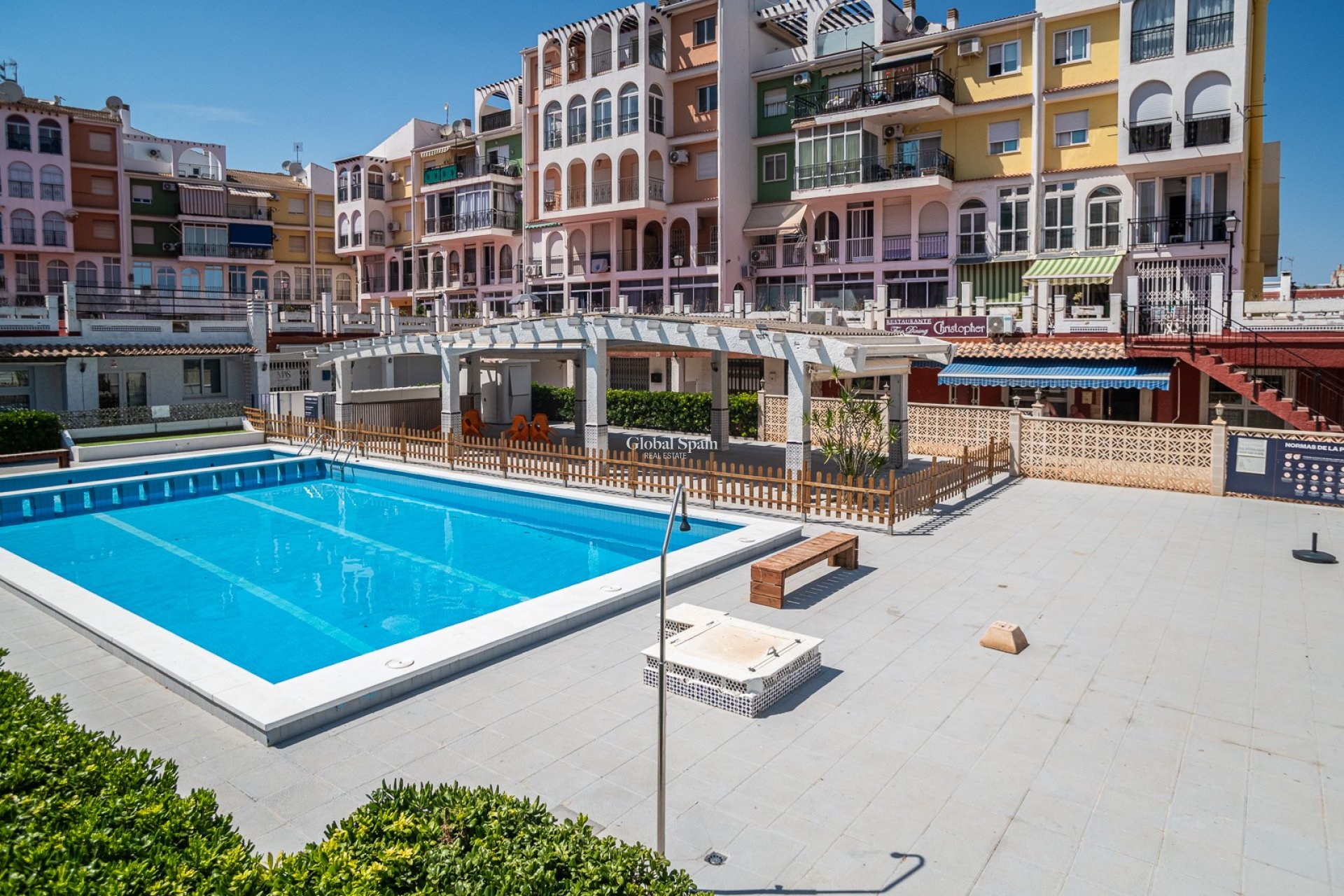 Wederverkoop - COMMERCIEEL VASTGOED -
TORREVIEJA - La Veleta