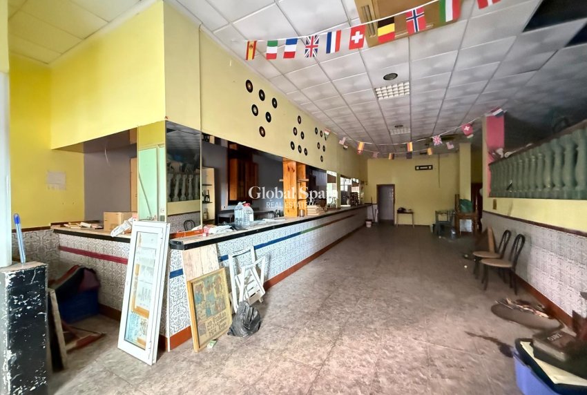 Wederverkoop - COMMERCIEEL VASTGOED -
TORREVIEJA - Playa del cura