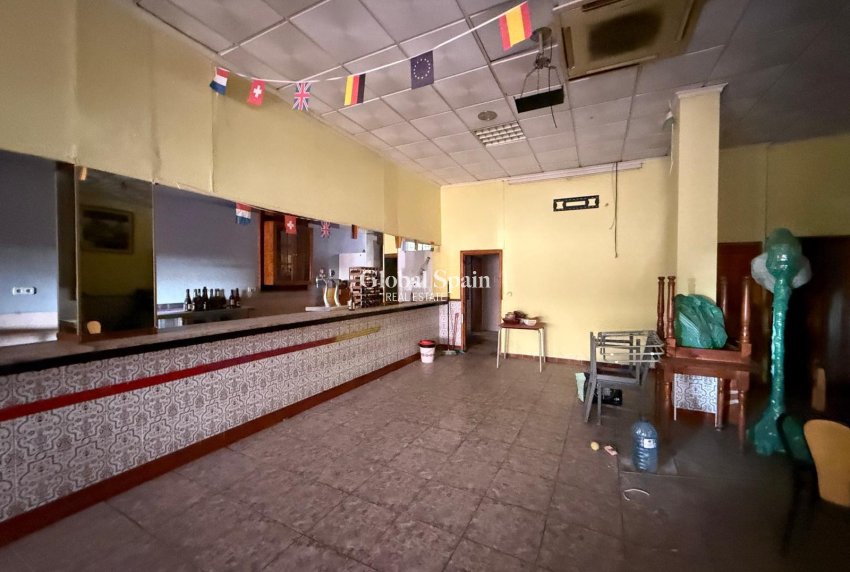 Wederverkoop - COMMERCIEEL VASTGOED -
TORREVIEJA - Playa del cura