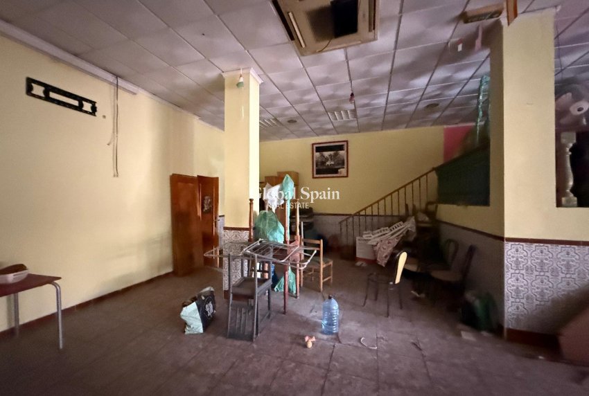 Wederverkoop - COMMERCIEEL VASTGOED -
TORREVIEJA - Playa del cura