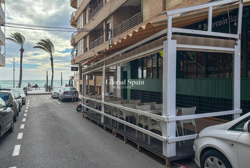 Wederverkoop - COMMERCIEEL VASTGOED -
TORREVIEJA - Playa del Cura