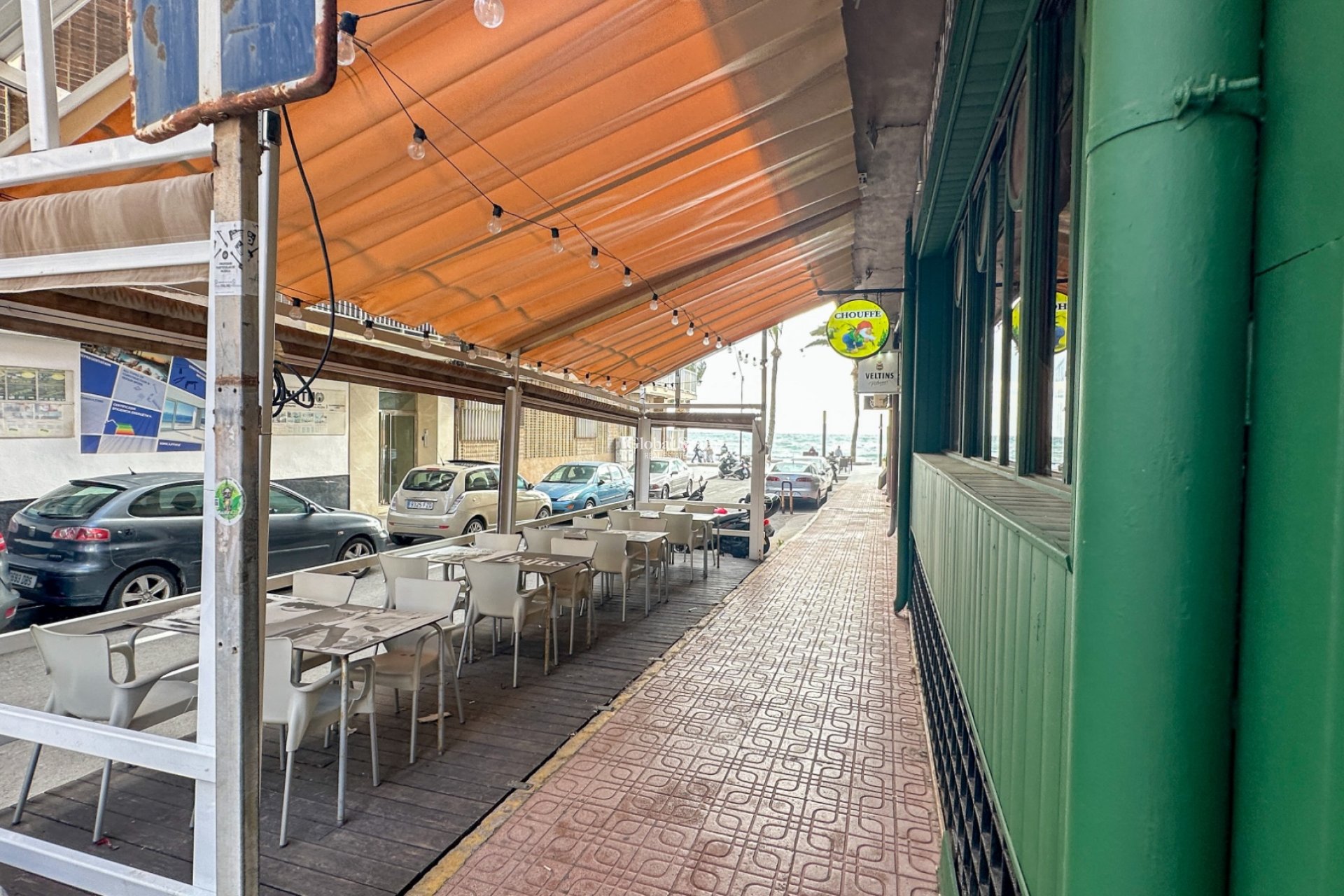 Wederverkoop - COMMERCIEEL VASTGOED -
TORREVIEJA - Playa del Cura