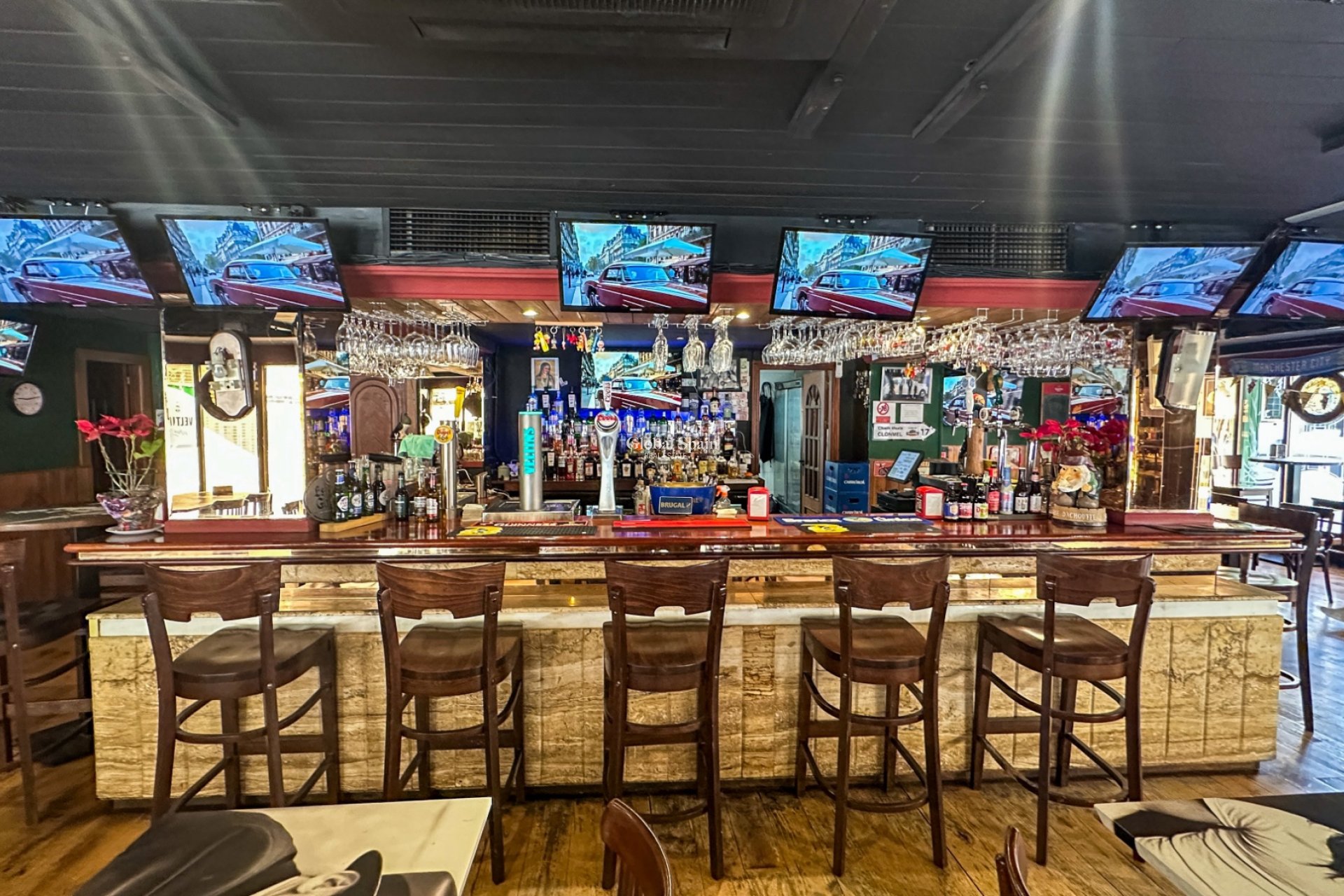 Wederverkoop - COMMERCIEEL VASTGOED -
TORREVIEJA - Playa del Cura