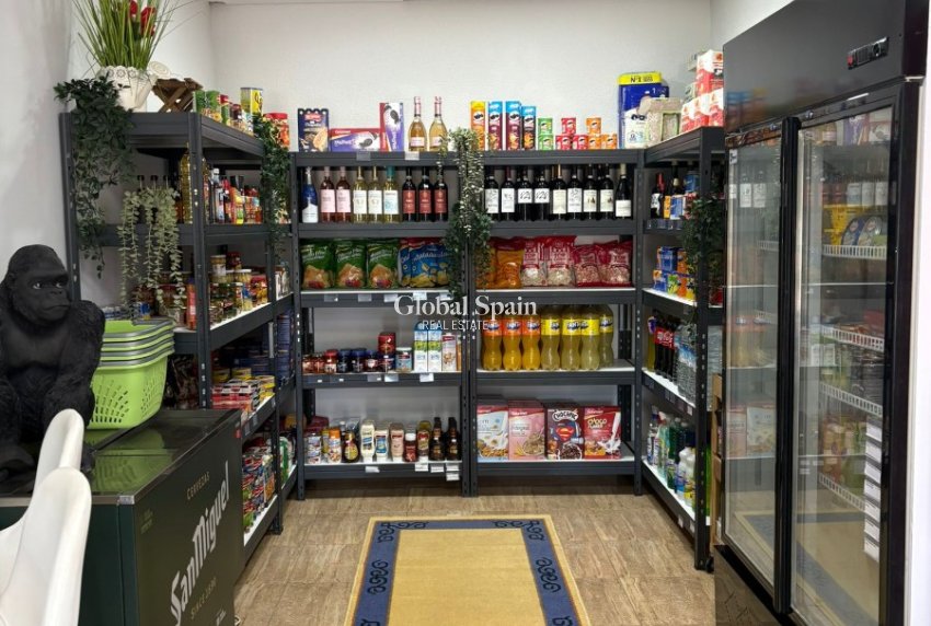 Wederverkoop - COMMERCIEEL VASTGOED -
TORREVIEJA - Puerto