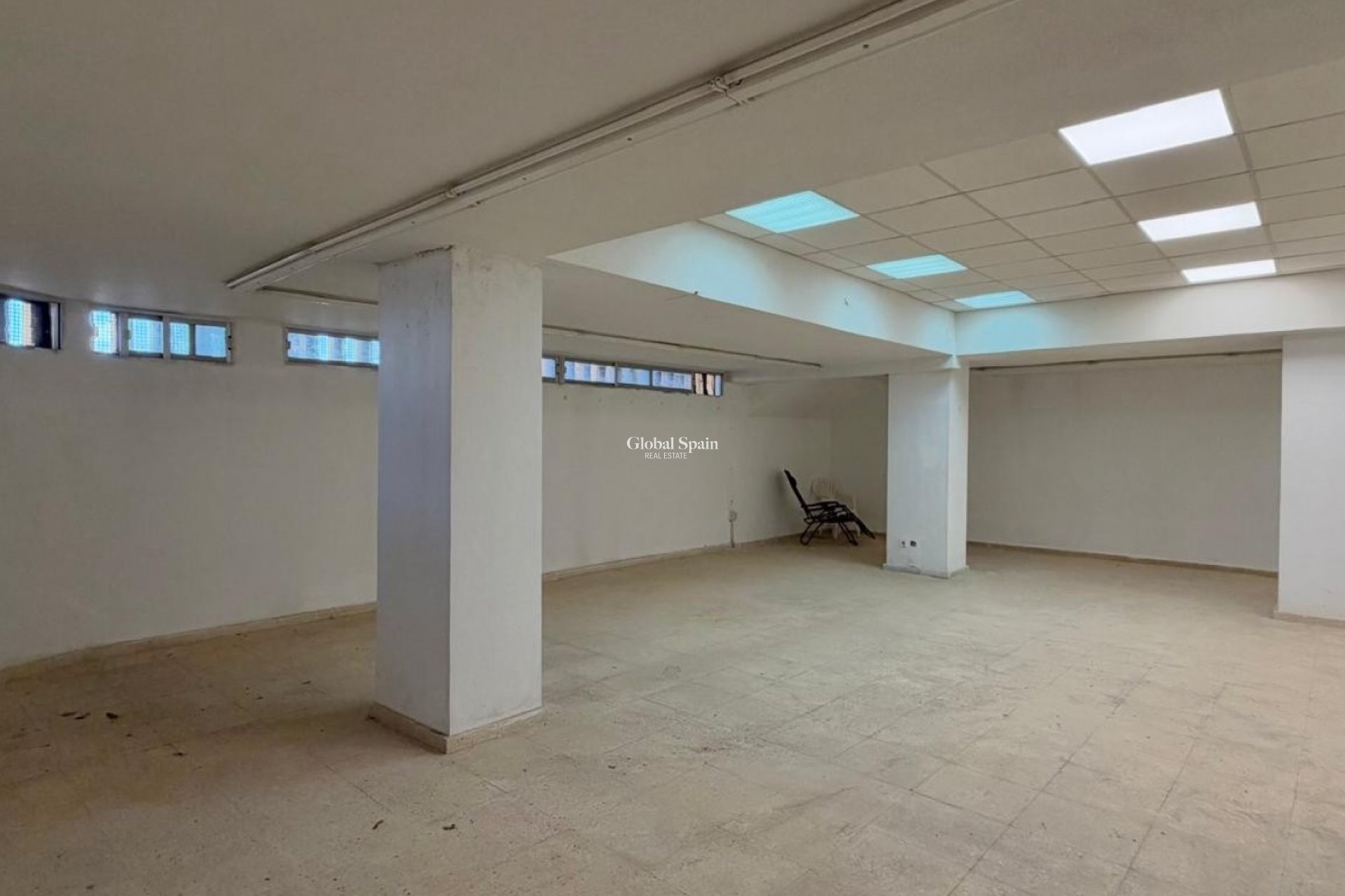 Wederverkoop - COMMERCIEEL VASTGOED -
TORREVIEJA - Torrelamata - La Mata