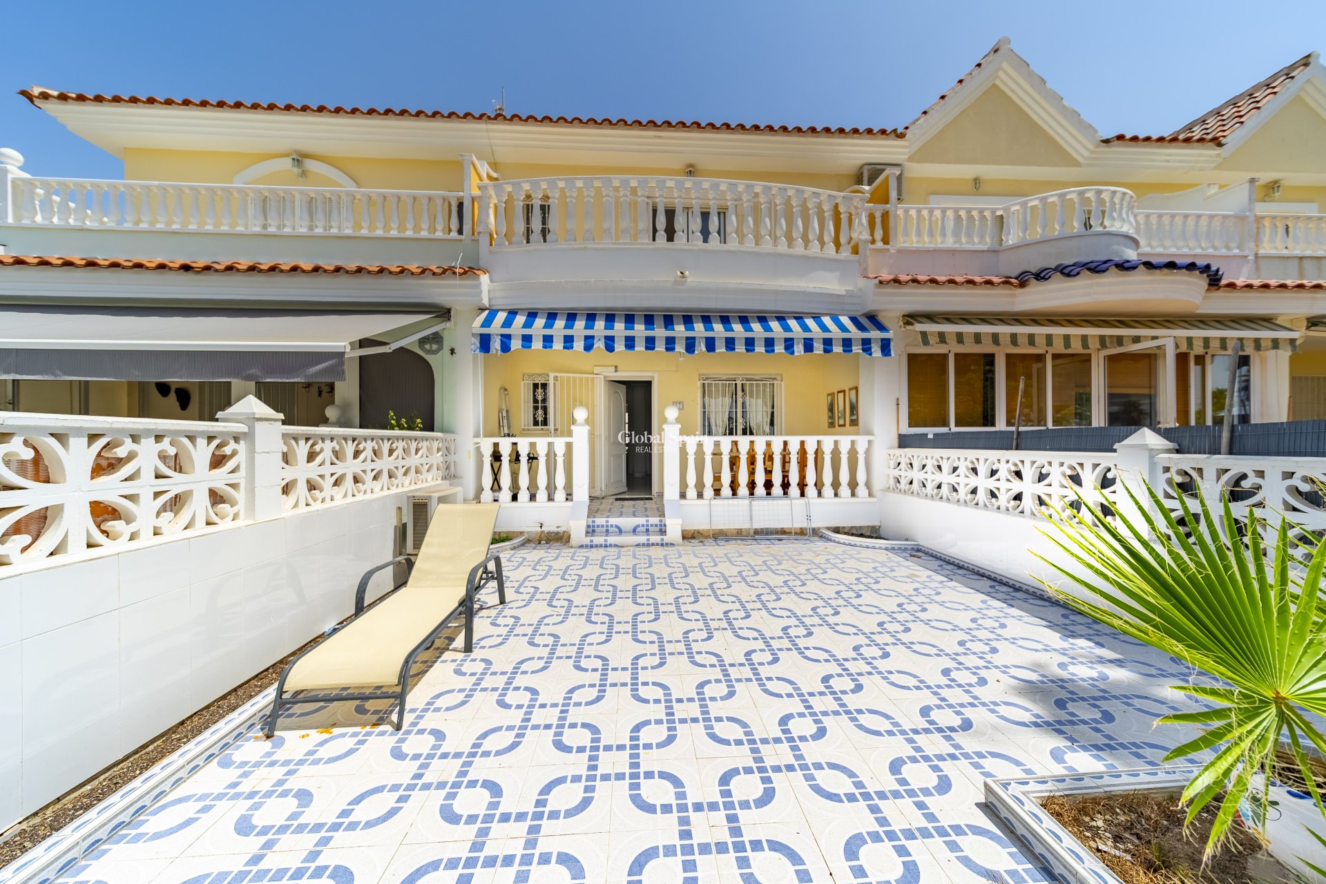 Wederverkoop - Dorpshuis -
CIUDAD QUESADA