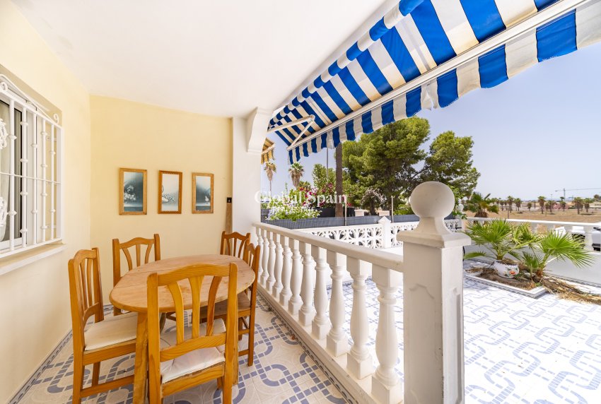 Wederverkoop - Dorpshuis -
CIUDAD QUESADA