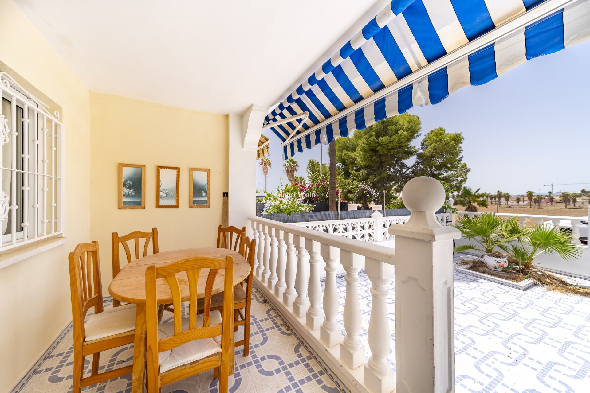 Wederverkoop - Dorpshuis -
CIUDAD QUESADA