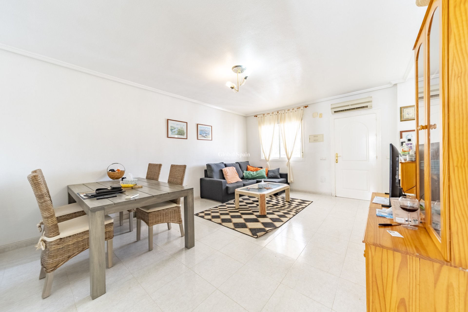 Wederverkoop - Dorpshuis -
CIUDAD QUESADA