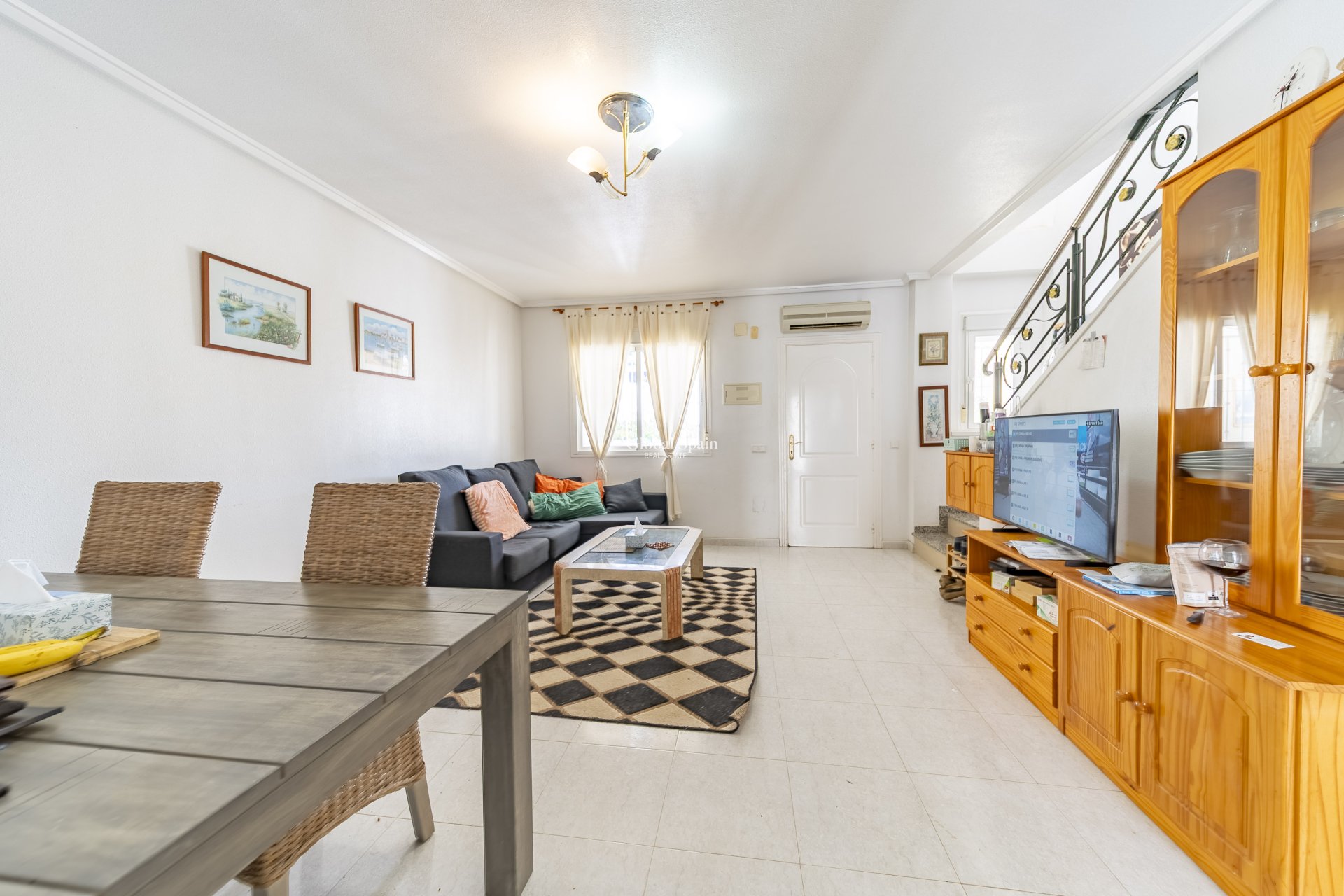 Wederverkoop - Dorpshuis -
CIUDAD QUESADA