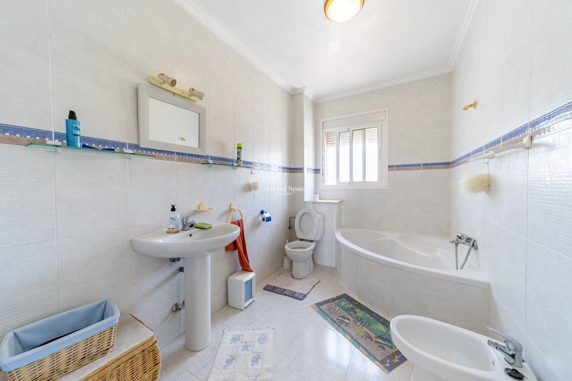 Wederverkoop - Dorpshuis -
CIUDAD QUESADA