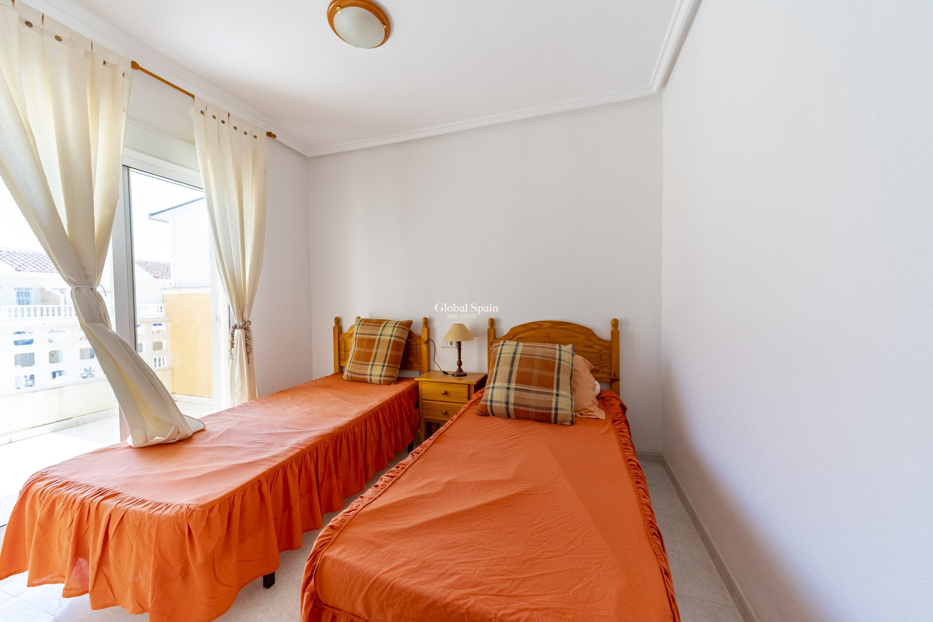 Wederverkoop - Dorpshuis -
CIUDAD QUESADA