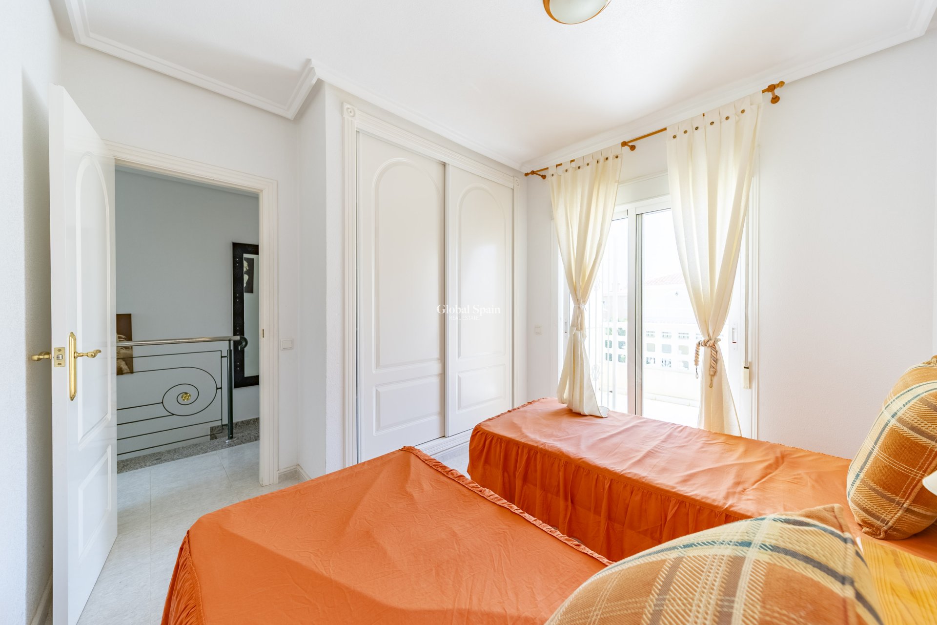 Wederverkoop - Dorpshuis -
CIUDAD QUESADA