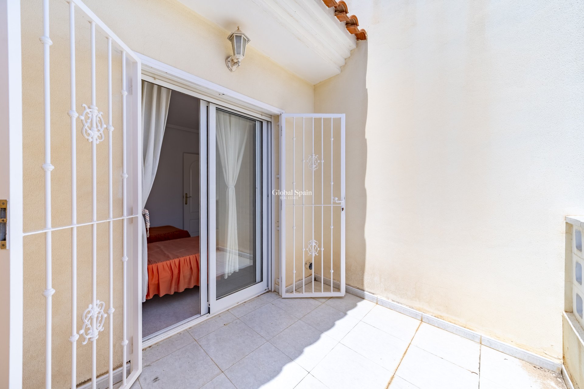 Wederverkoop - Dorpshuis -
CIUDAD QUESADA