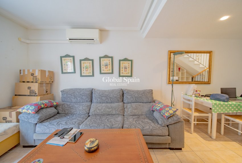 Wederverkoop - Dorpshuis -
TORREVIEJA - Torreblanca