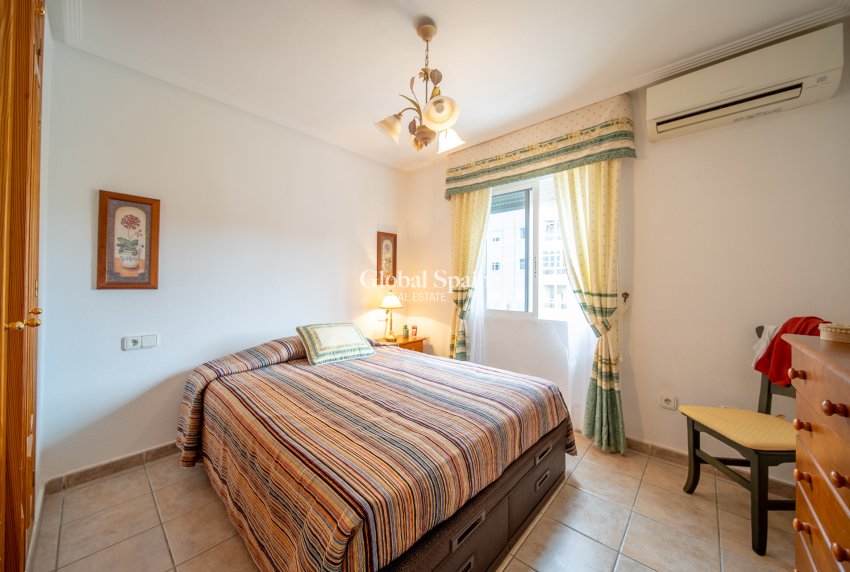 Wederverkoop - Dorpshuis -
TORREVIEJA - Torreblanca