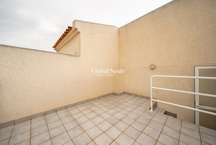 Wederverkoop - Dorpshuis -
TORREVIEJA - Torreblanca