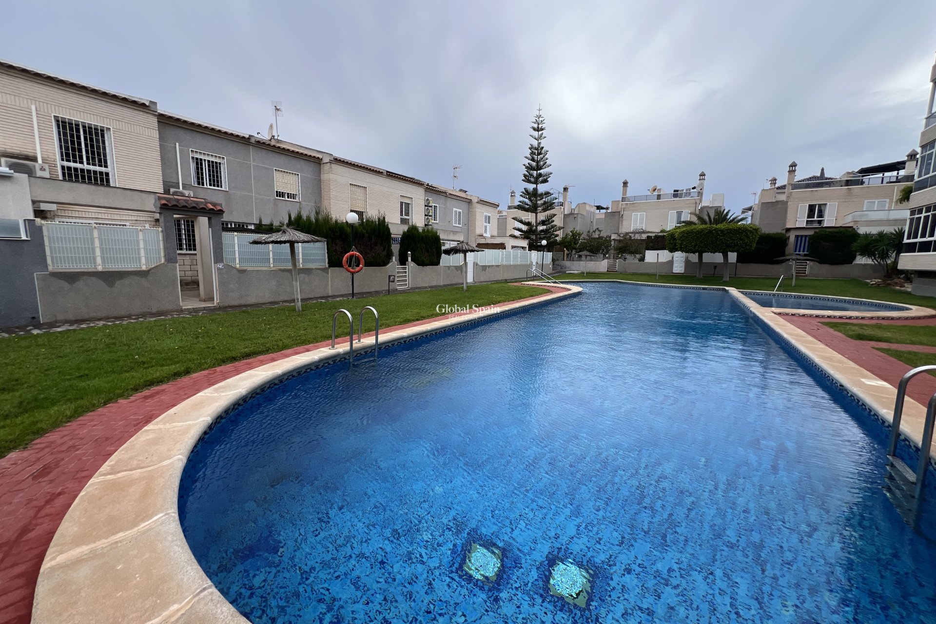 Wederverkoop - Dorpshuis -
TORREVIEJA - Torreblanca