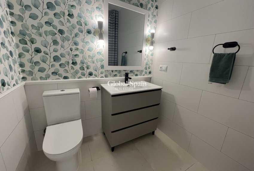 Wederverkoop - Dorpshuis -
TORREVIEJA - Torreta - Florida