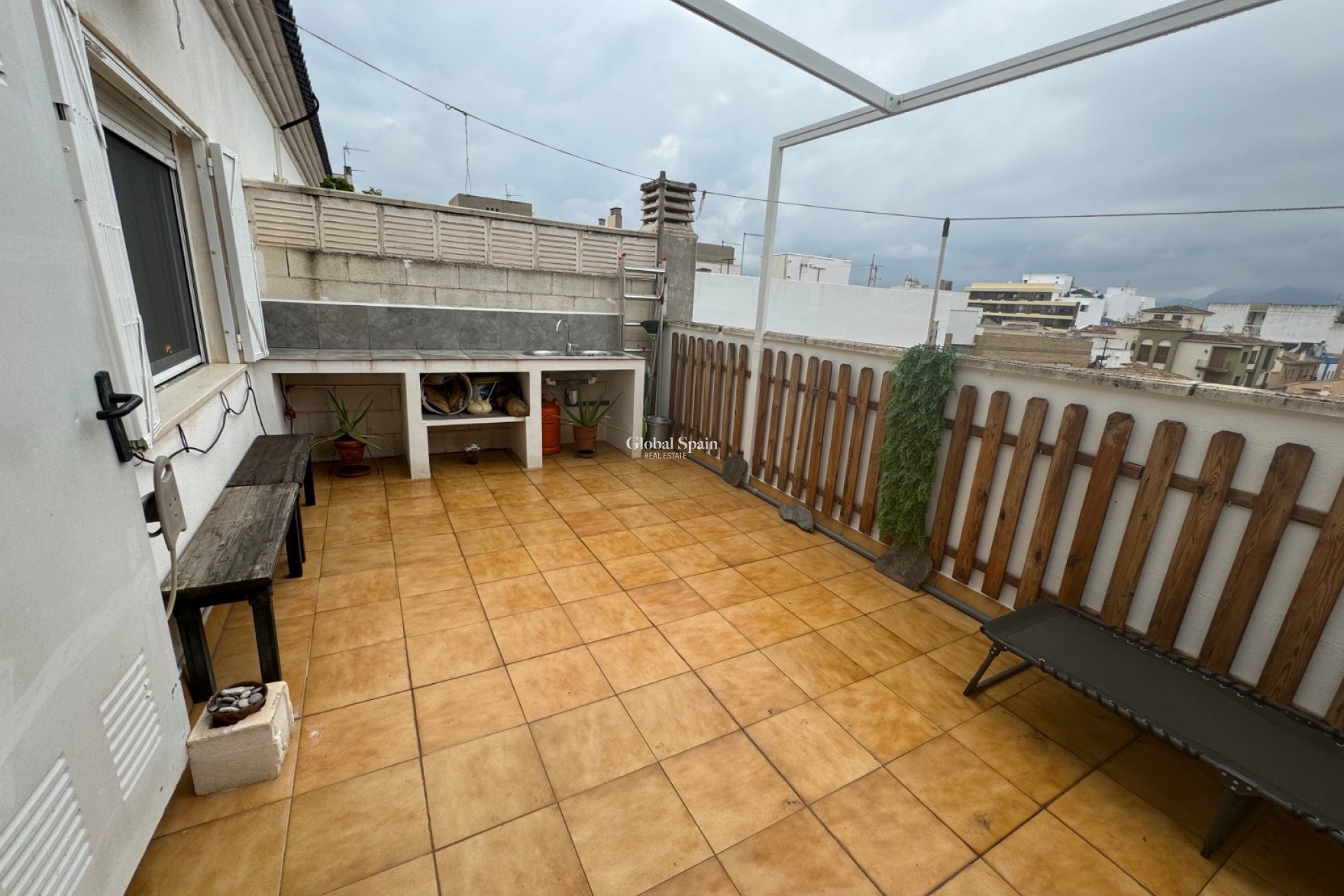 Wederverkoop - Duplex -
Ondara