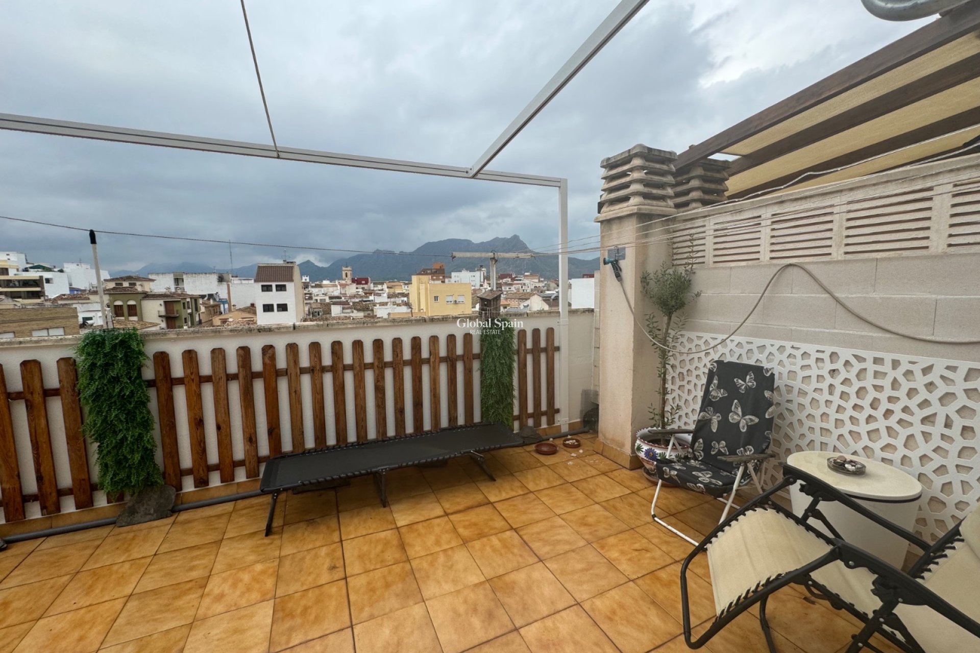 Wederverkoop - Duplex -
Ondara