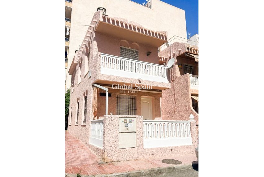 Wederverkoop - Duplex -
TORREVIEJA - Center