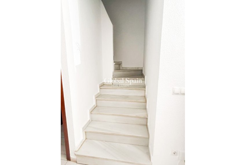 Wederverkoop - Duplex -
TORREVIEJA - Center