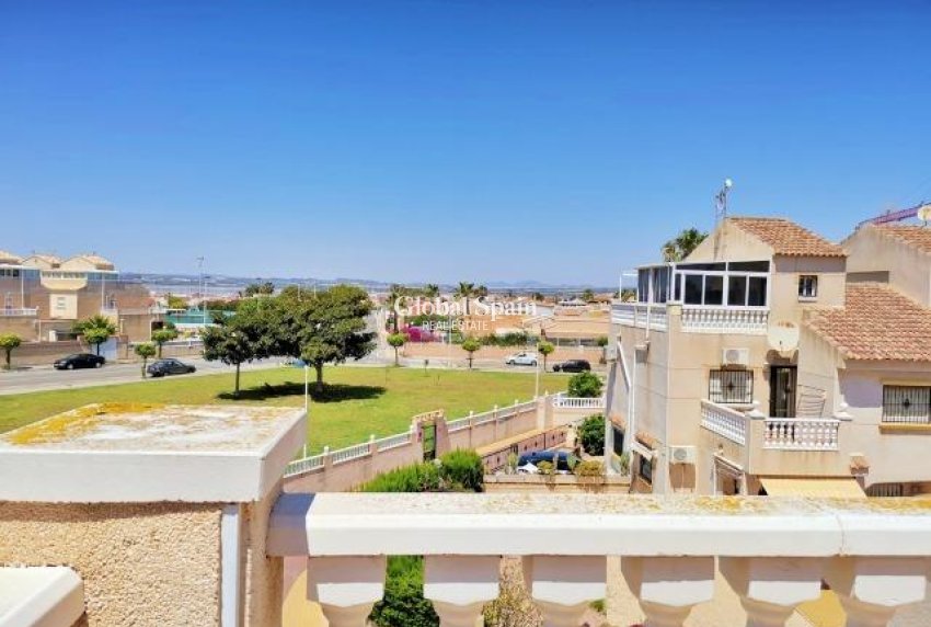 Wederverkoop - Duplex -
TORREVIEJA - El limonar
