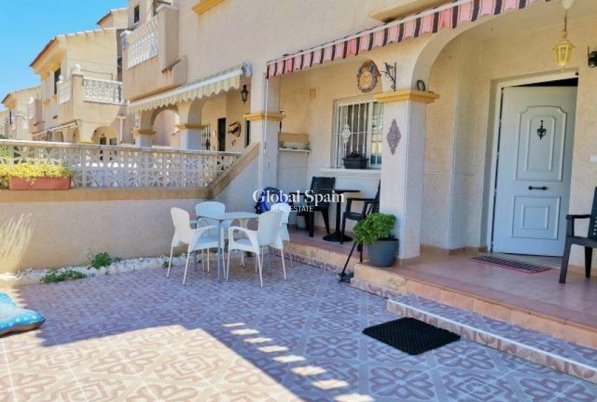 Wederverkoop - Duplex -
TORREVIEJA - El limonar
