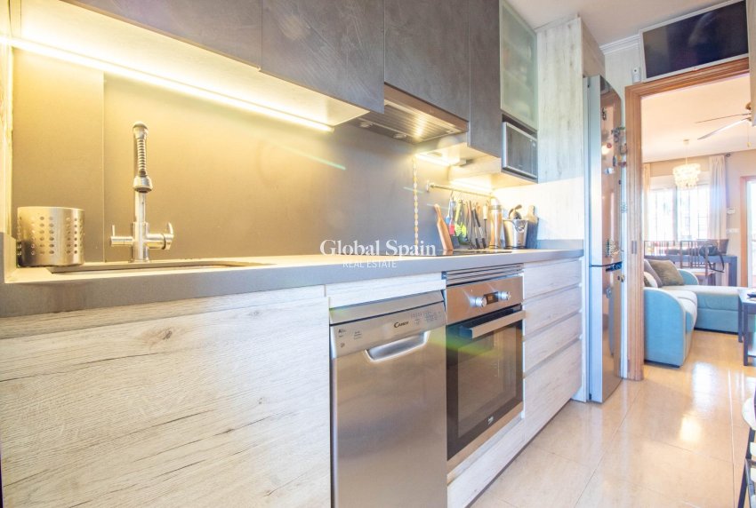 Wederverkoop - Duplex -
TORREVIEJA - La Siesta - El Salado - Torreta