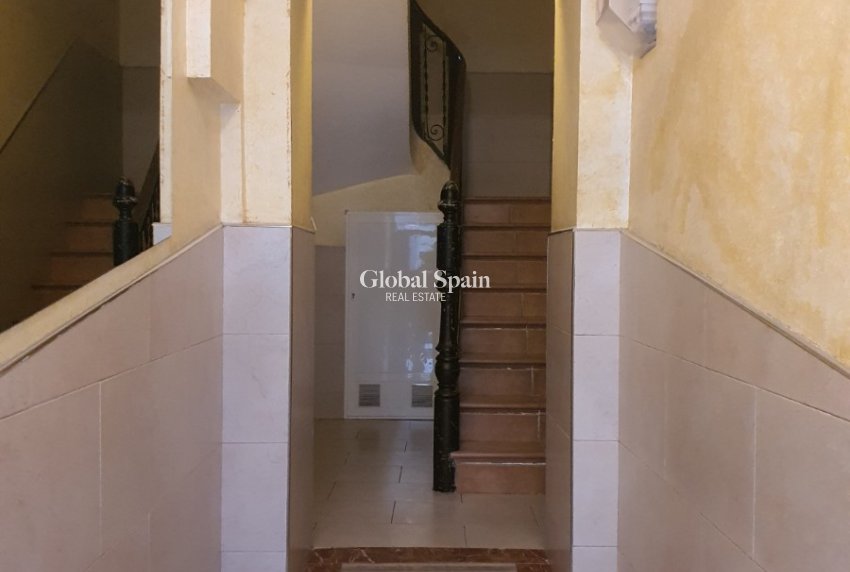 Wederverkoop - Gebouw -
ALICANTE - Casco antiguo