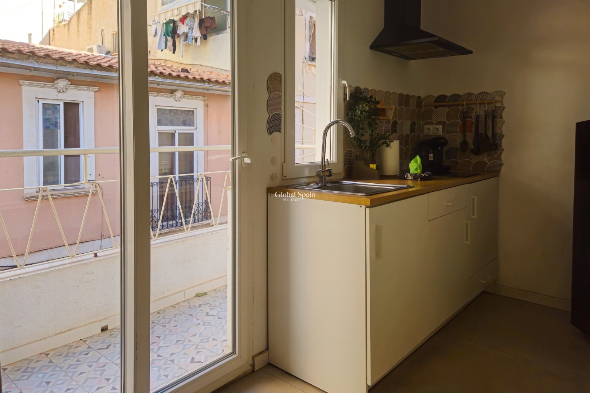 Wederverkoop - Gebouw -
ALICANTE - Centro