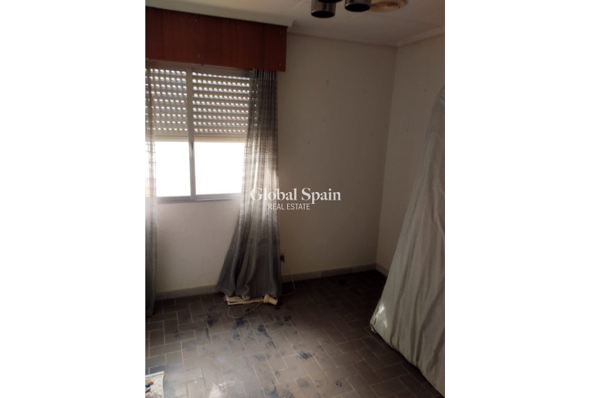 Wederverkoop - Gebouw -
TORREVIEJA - Costa Blanca Sur